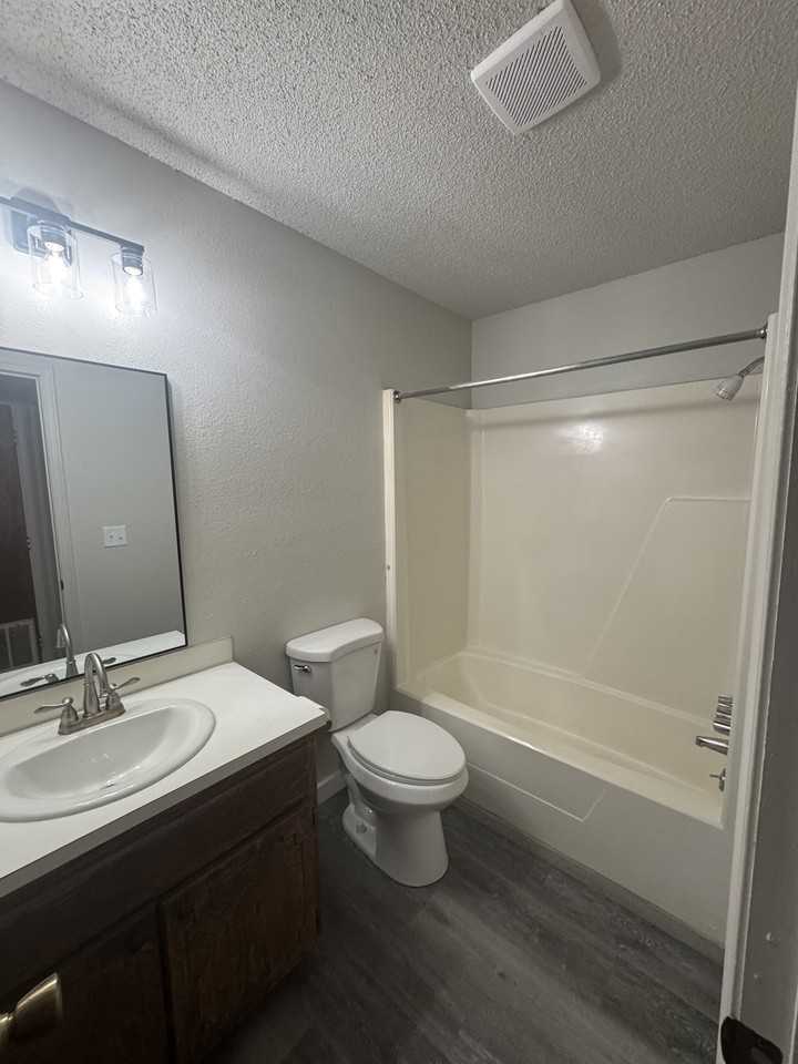 Hill View Apartments - Photo 5 of 9