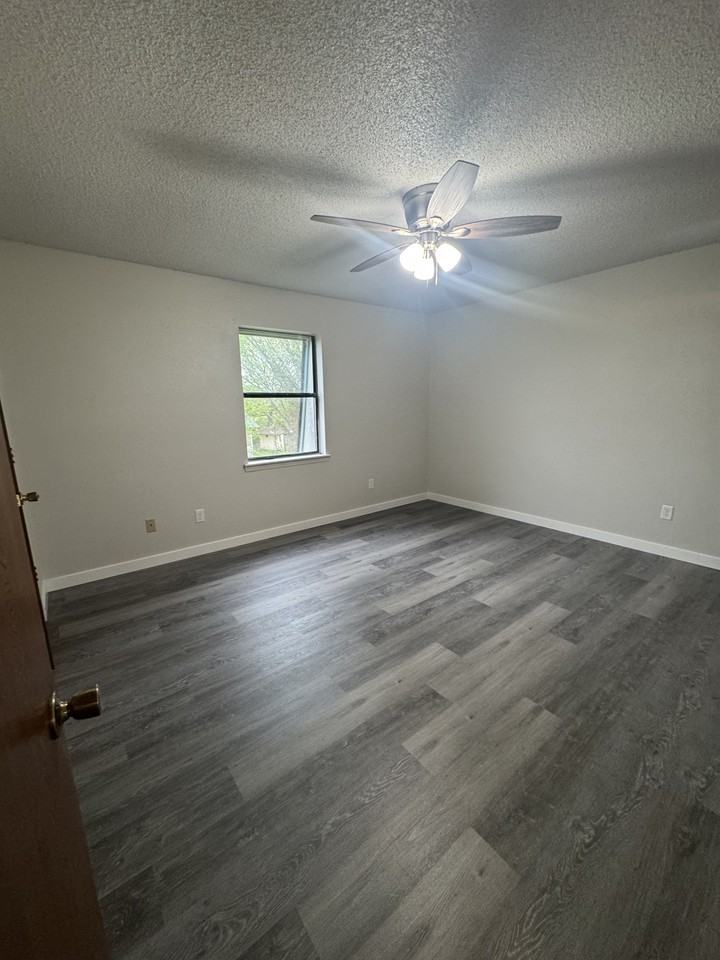 Hill View Apartments - Photo 6 of 9
