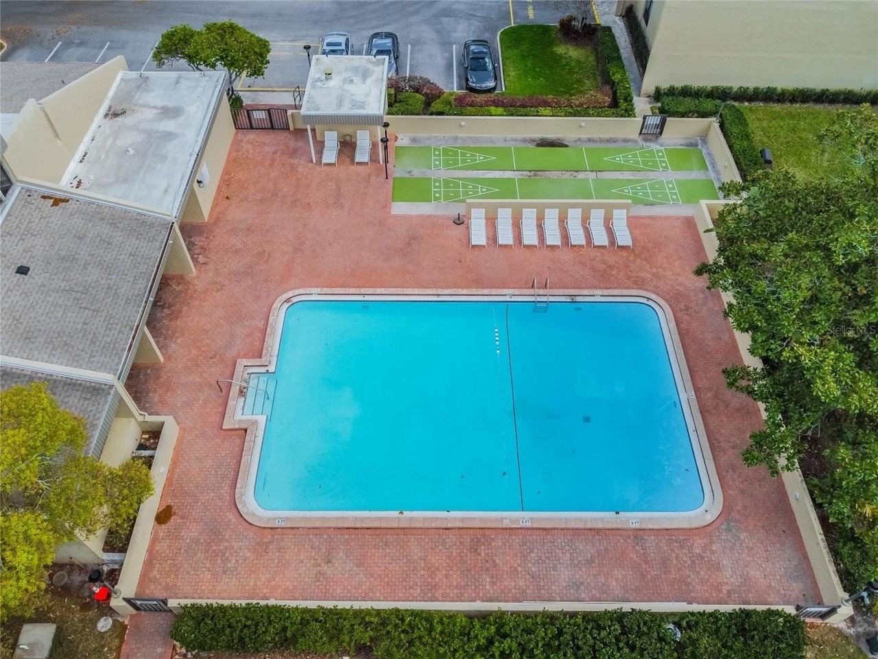 13618 Greenfield Dr #305 - Photo 3 of 40