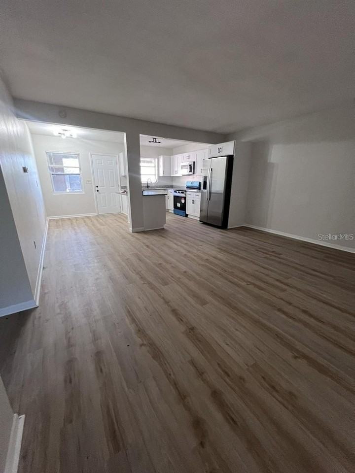 1353 Lakeview Rd - Photo 3 of 11