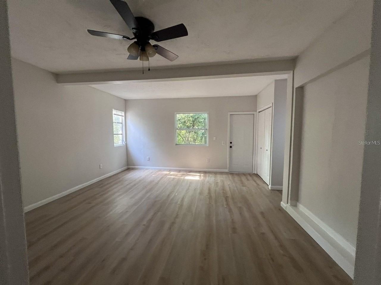 1353 Lakeview Rd - Photo 5 of 11