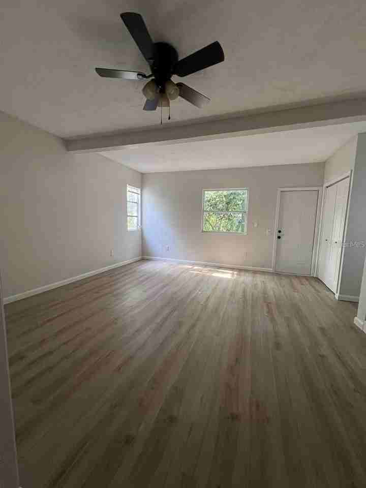 1353 Lakeview Rd - Photo 6 of 11