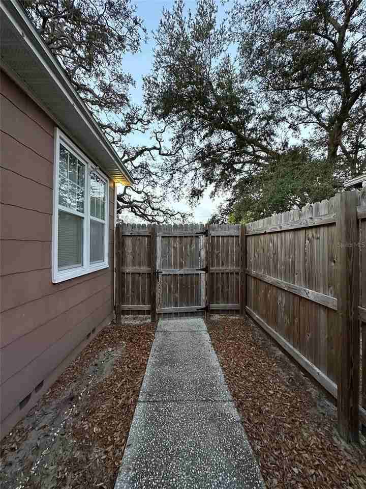 780 27th Ave N - Photo 4 of 50