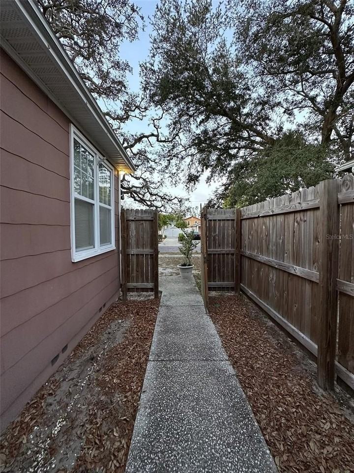 780 27th Ave N - Photo 5 of 50