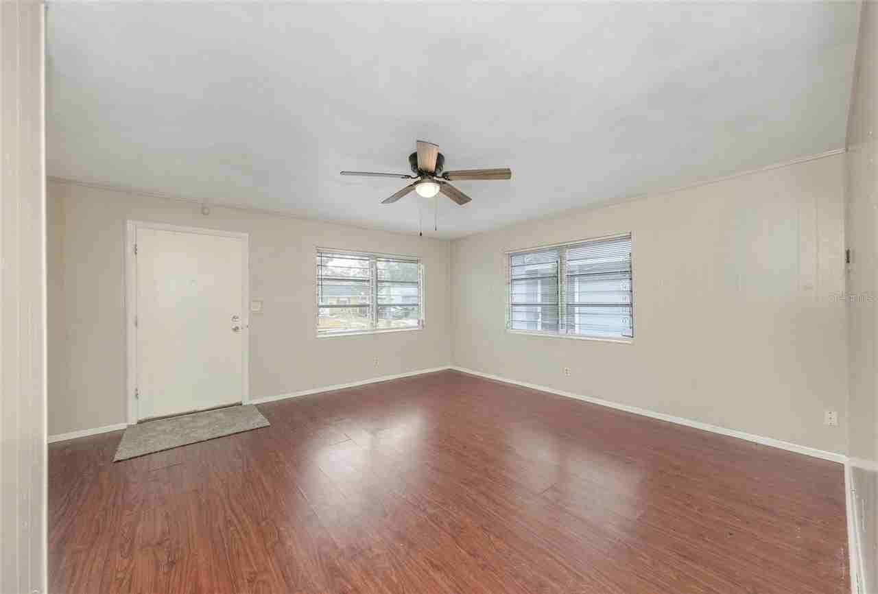 2423 Auburn St S - Photo 4 of 22