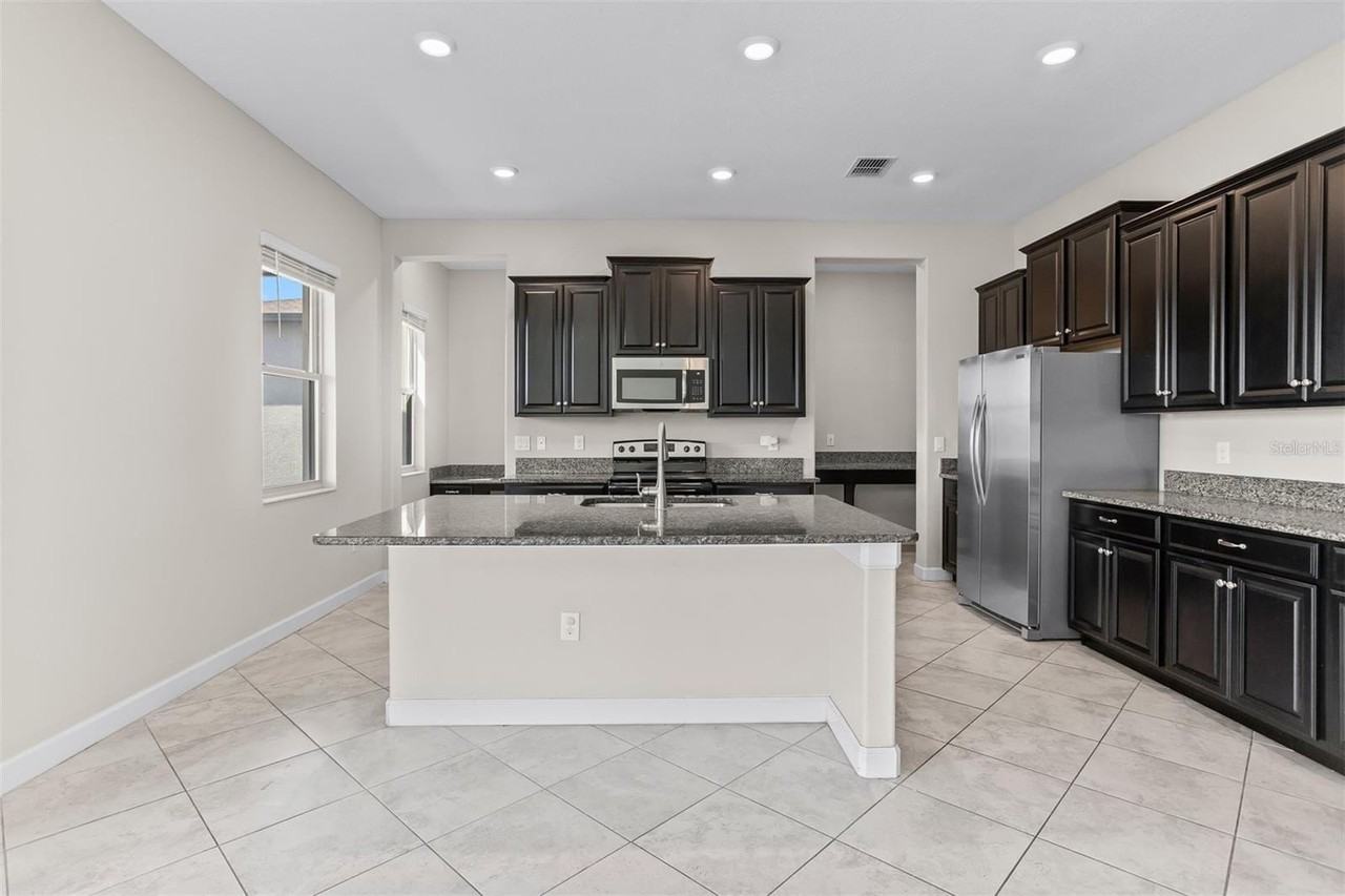 11715 Navajo Sandstone St - Photo 5 of 38