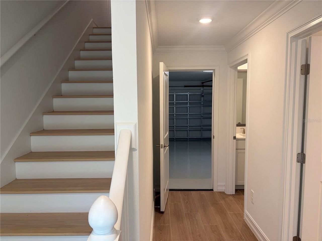 1427 W Chestnut St - Photo 4 of 27