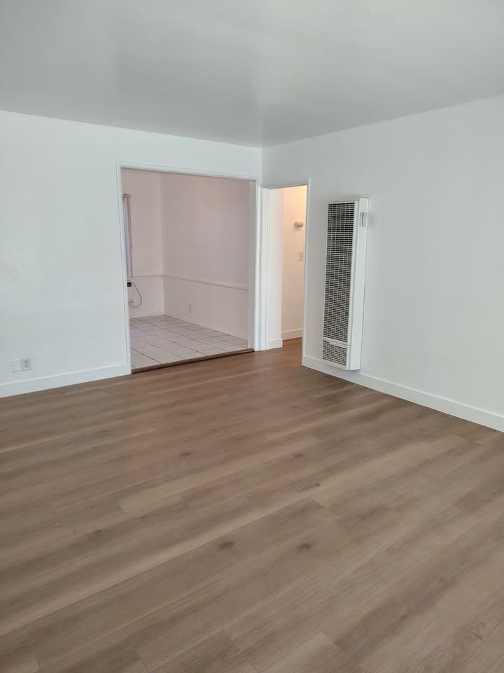 15531 Victory Blvd - Photo 2 of 21