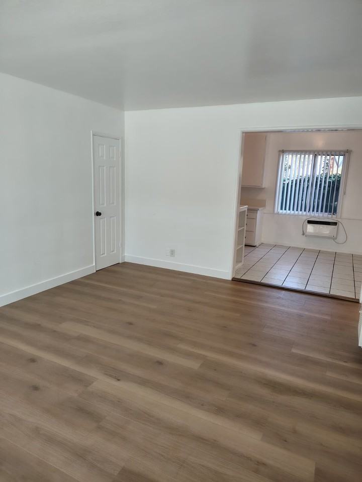 15531 Victory Blvd - Photo 3 of 21