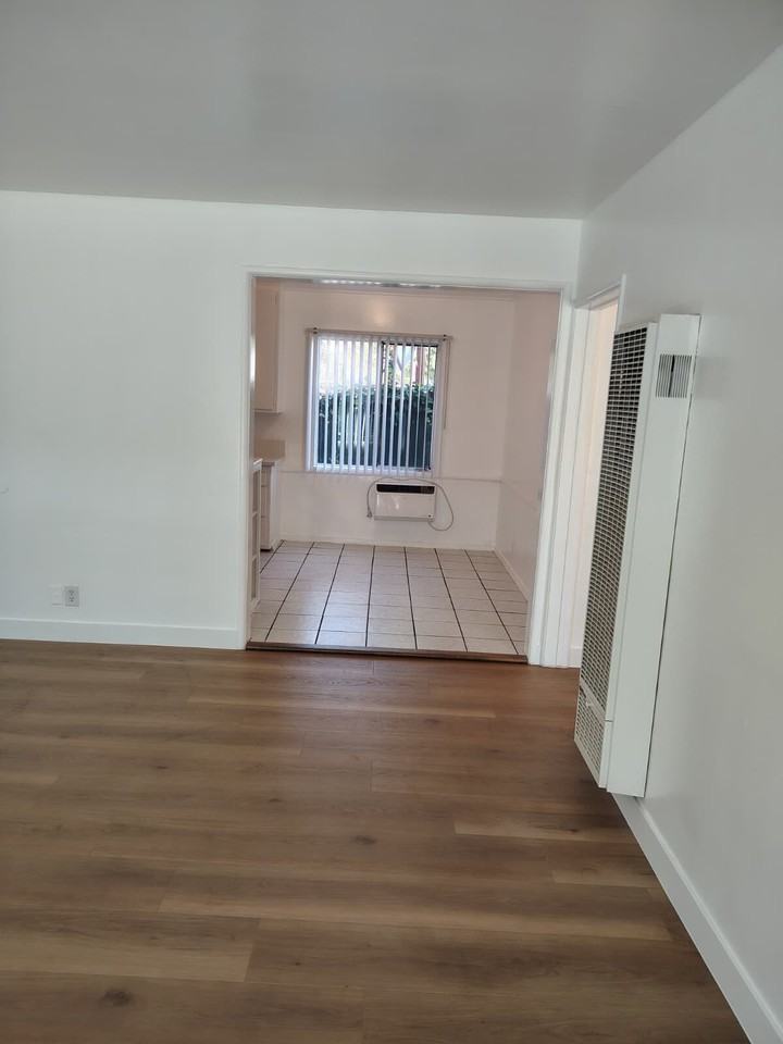 15531 Victory Blvd - Photo 4 of 21