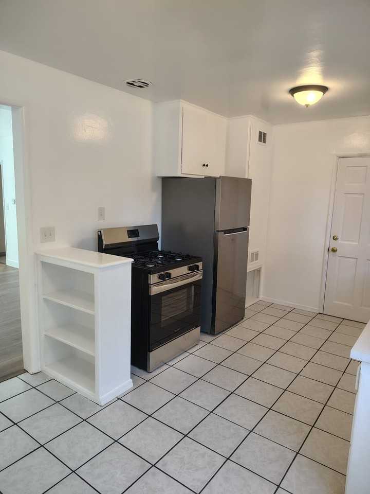 15531 Victory Blvd - Photo 7 of 21