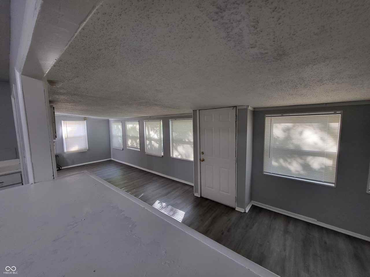 4113 Diller Dr - Photo 3 of 17