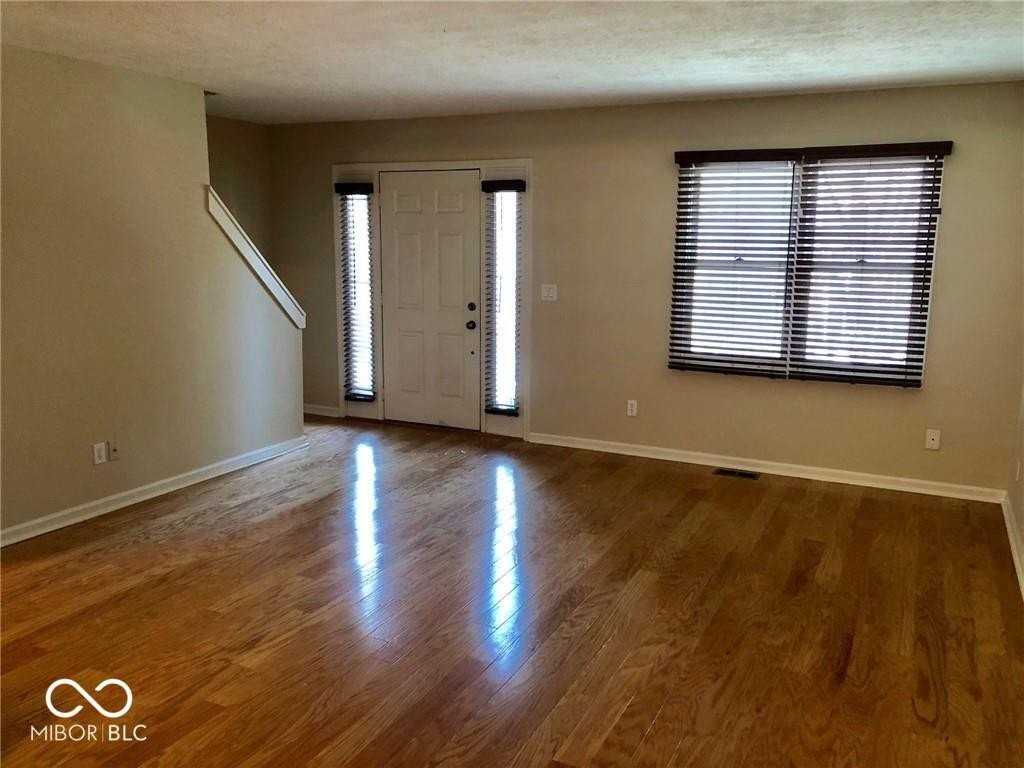 496 E 10th St - Photo 3 of 11