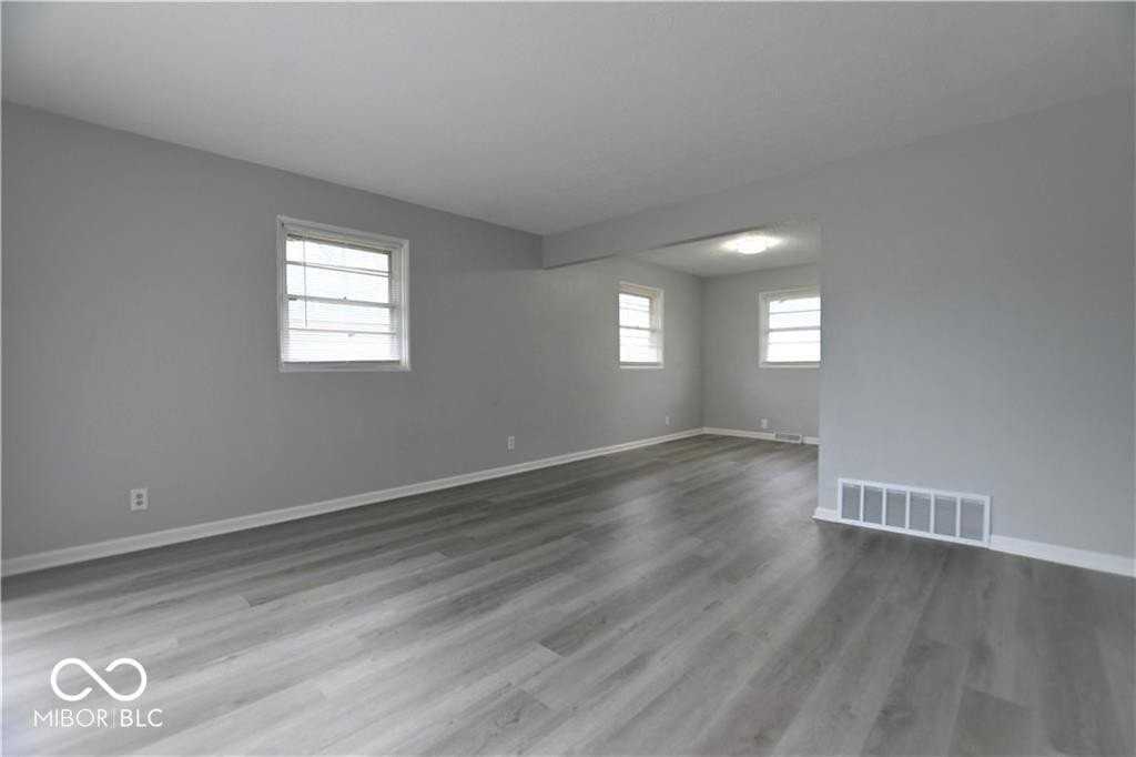 5820 E 40th St - Photo 3 of 30