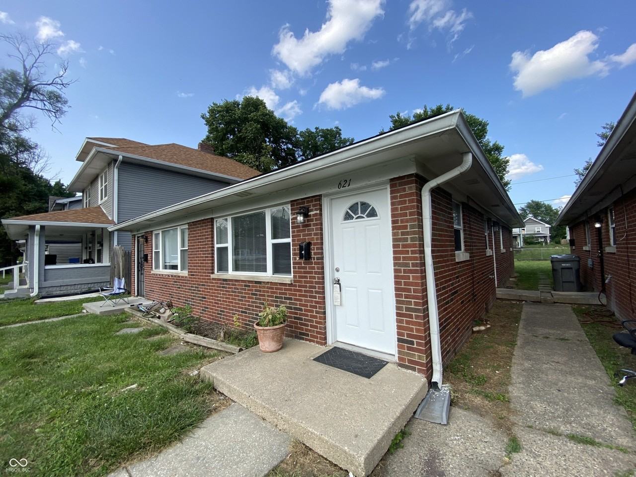 621 N Oxford St - Photo 2 of 16