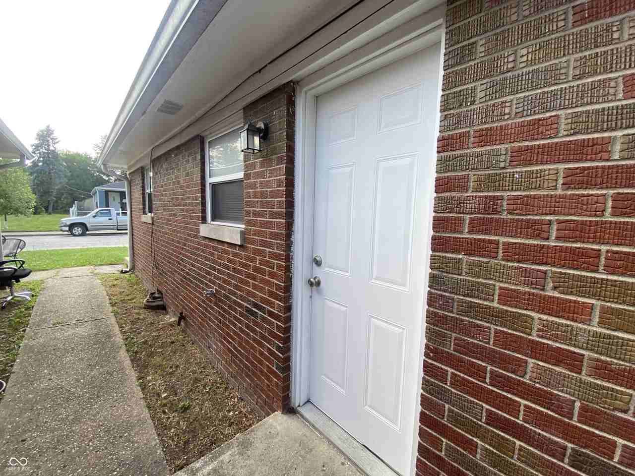 621 N Oxford St - Photo 3 of 16