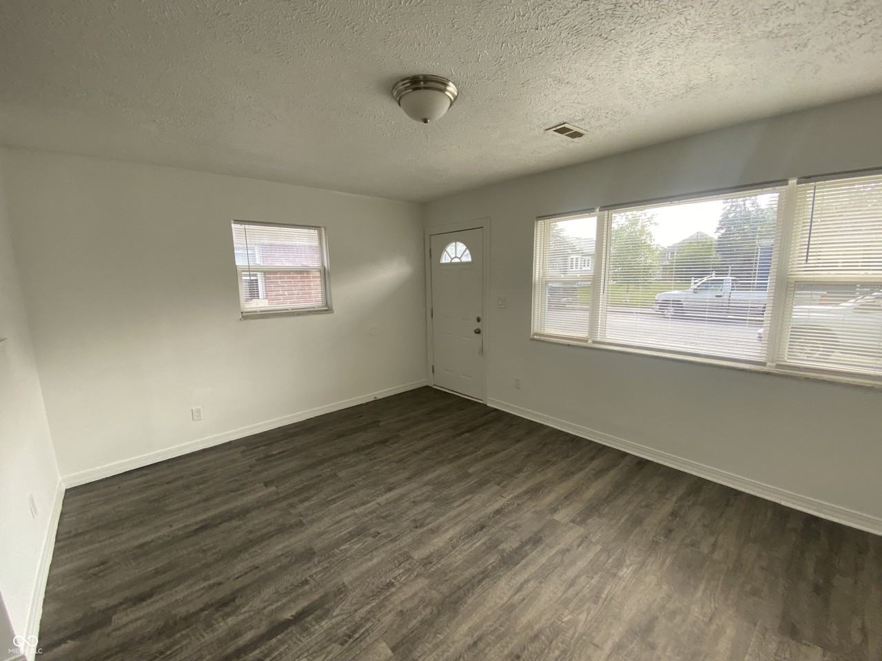 621 N Oxford St - Photo 4 of 16