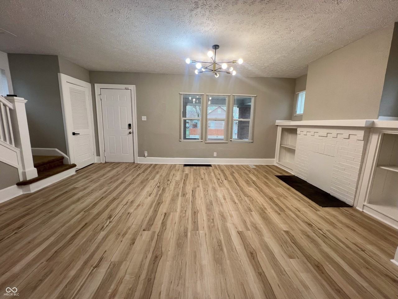 702 N Grant Ave - Photo 4 of 37