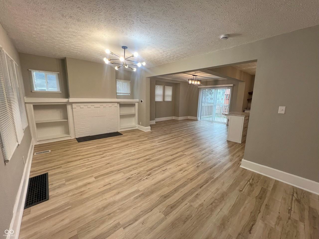 702 N Grant Ave - Photo 5 of 37