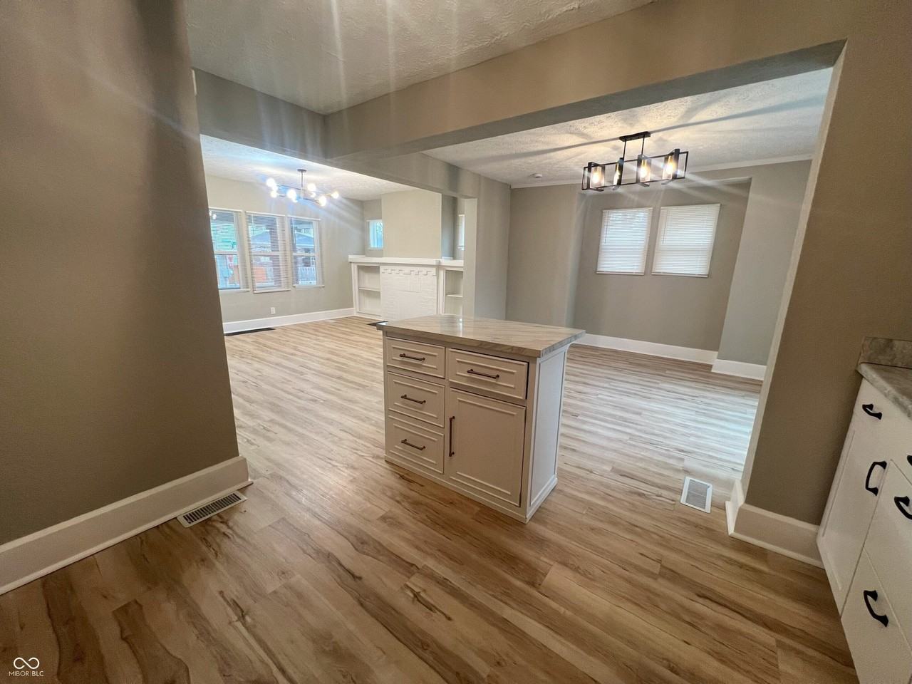 702 N Grant Ave - Photo 6 of 37