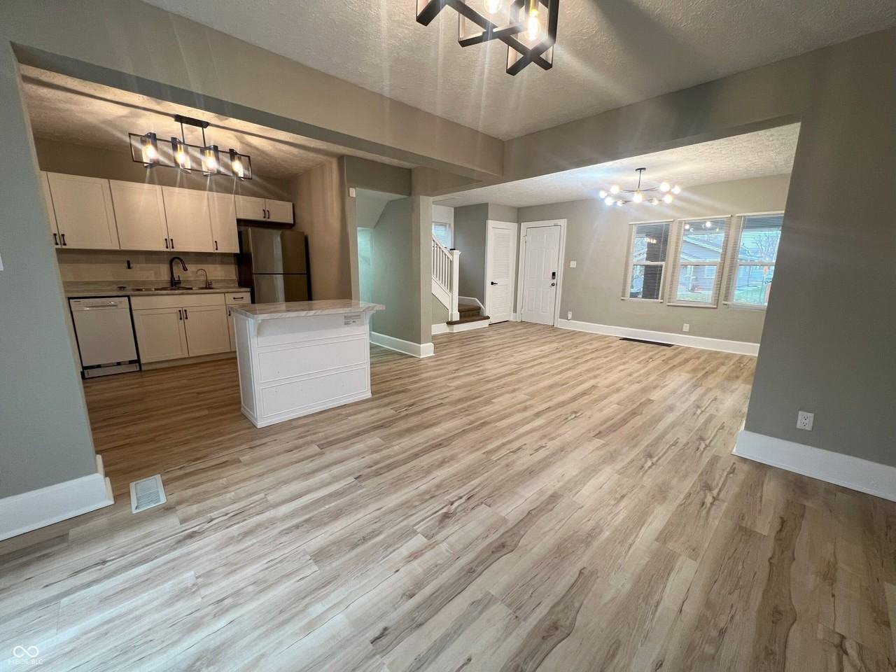 702 N Grant Ave - Photo 7 of 37