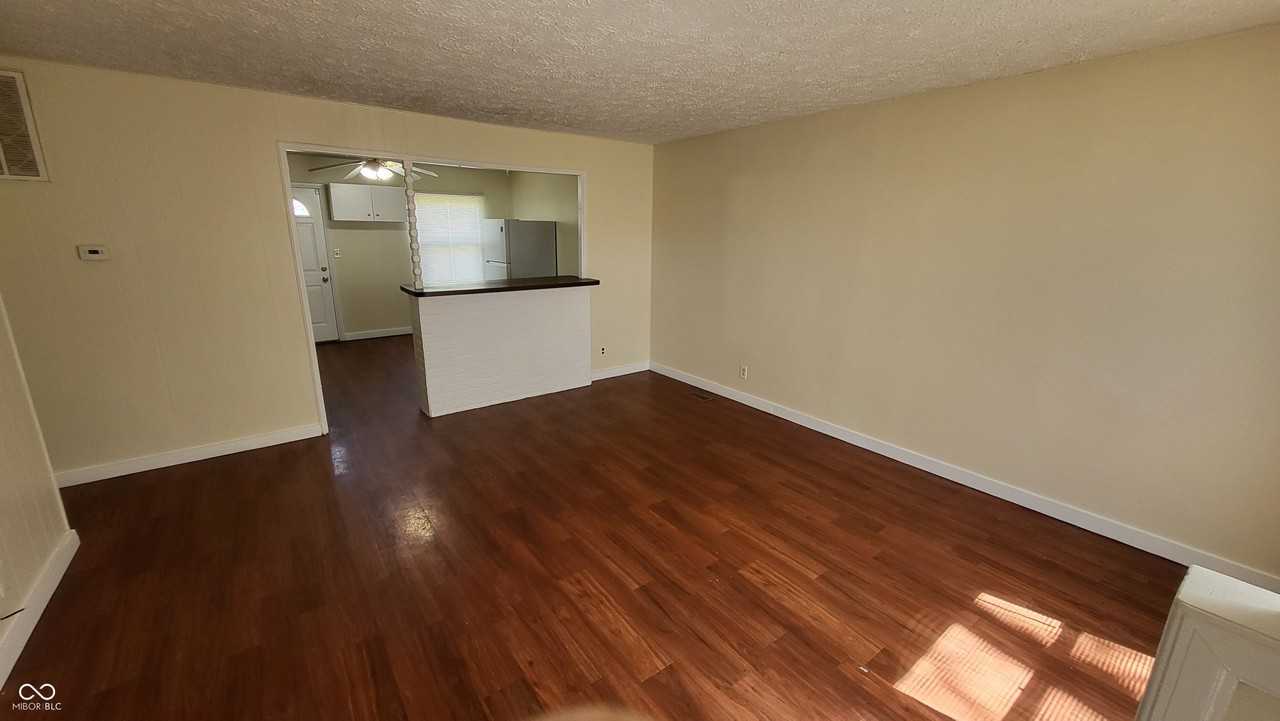 7810 Cullen Dr - Photo 3 of 17