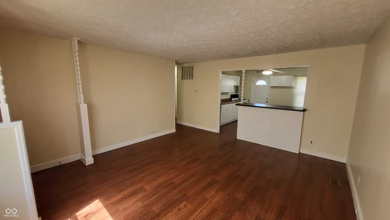 7810 Cullen Dr - Photo 4 of 17