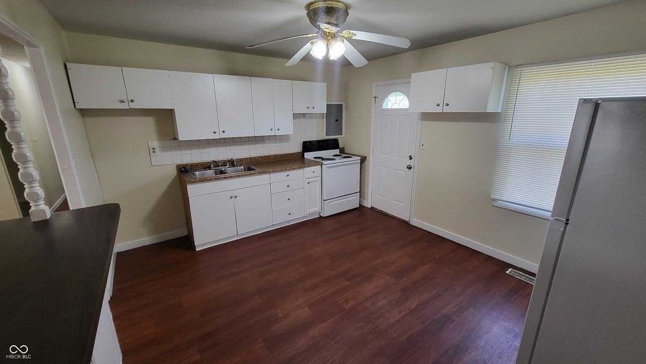 7810 Cullen Dr - Photo 6 of 17