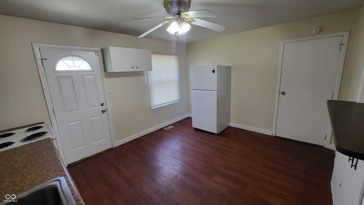 7810 Cullen Dr - Photo 7 of 17