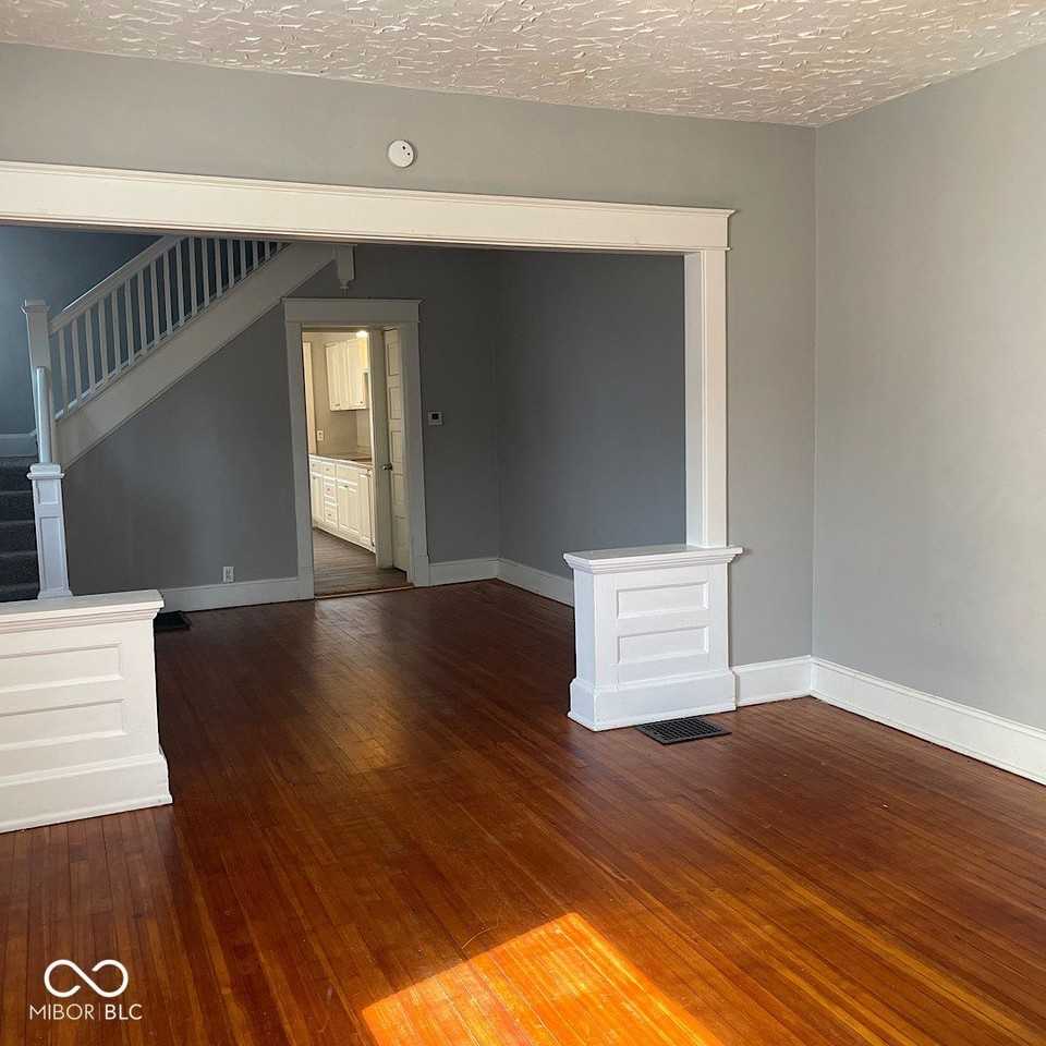 854 N Tacoma Ave - Photo 3 of 19