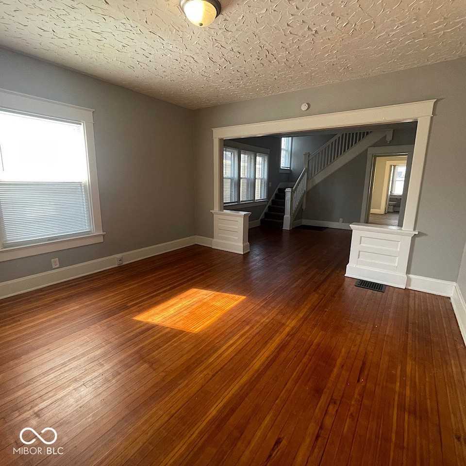 854 N Tacoma Ave - Photo 4 of 19