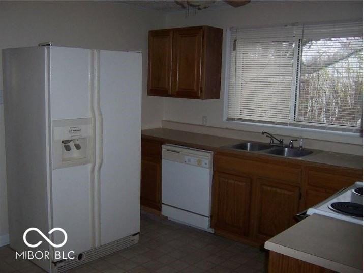 4762 Walker St - Photo 4 of 13