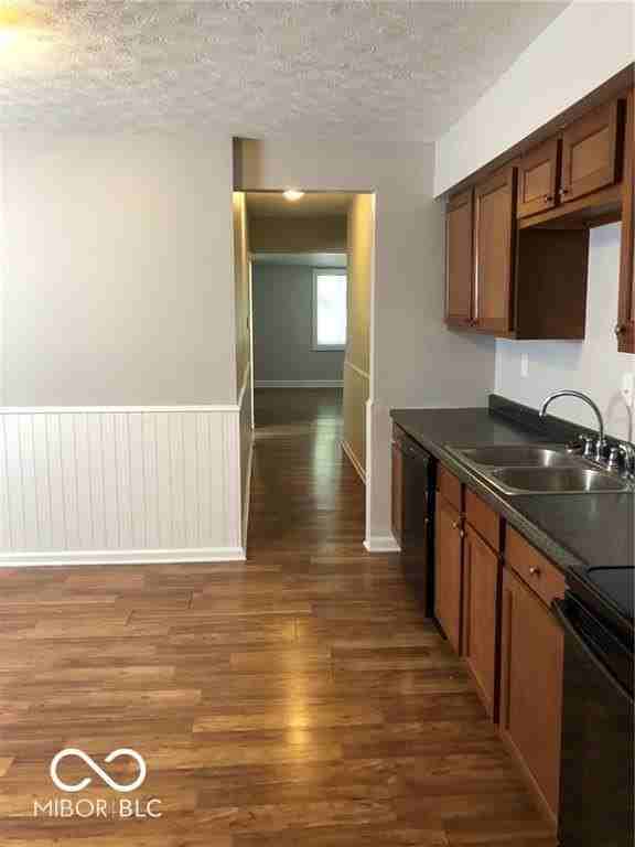 651 N Beville Ave - Photo 4 of 13