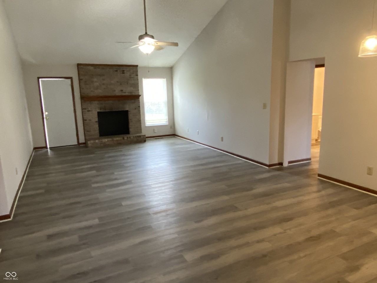 5048 Shadow Pointe Dr - Photo 3 of 19