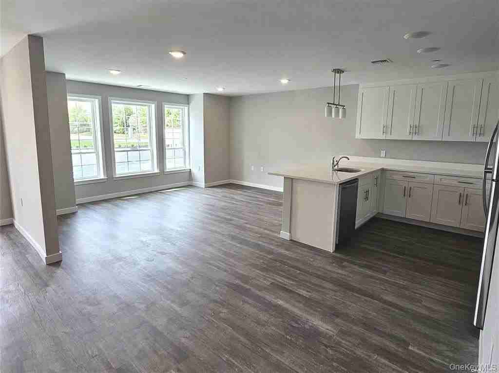 221 Eastview Dr Unit 22 #22 - Photo 6 of 10