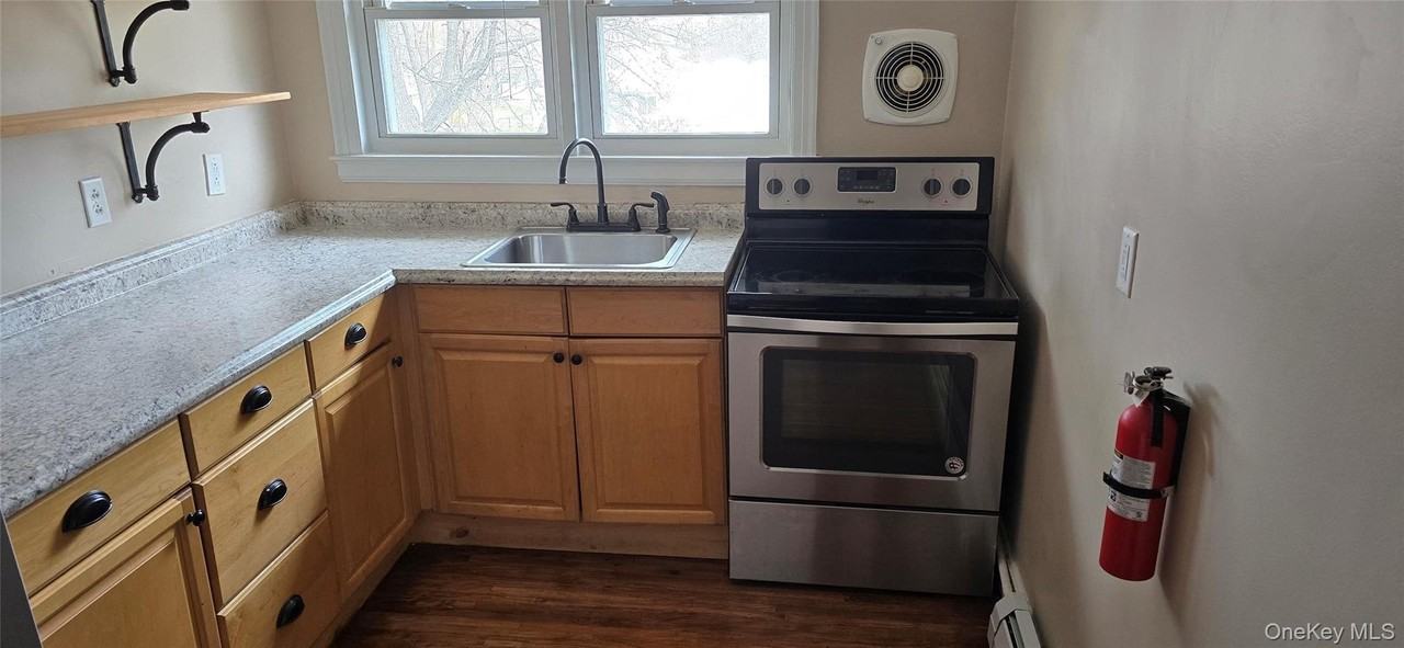 18 Reservoir Rd Unit 3 - Photo 4 of 11