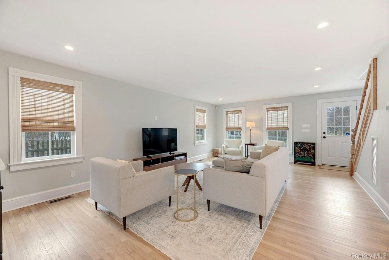 237 6th St - Photo 4 of 32