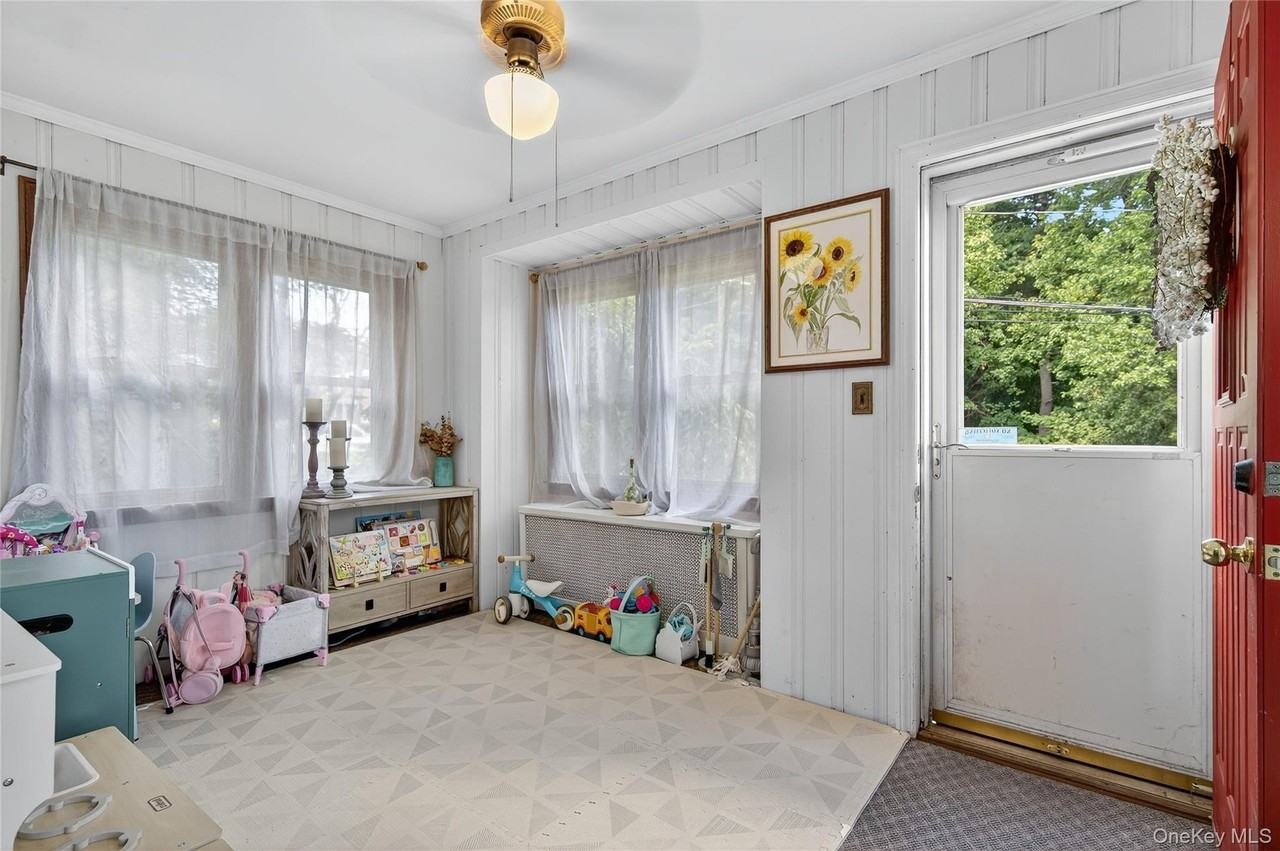 13 Prospect St - Photo 3 of 27