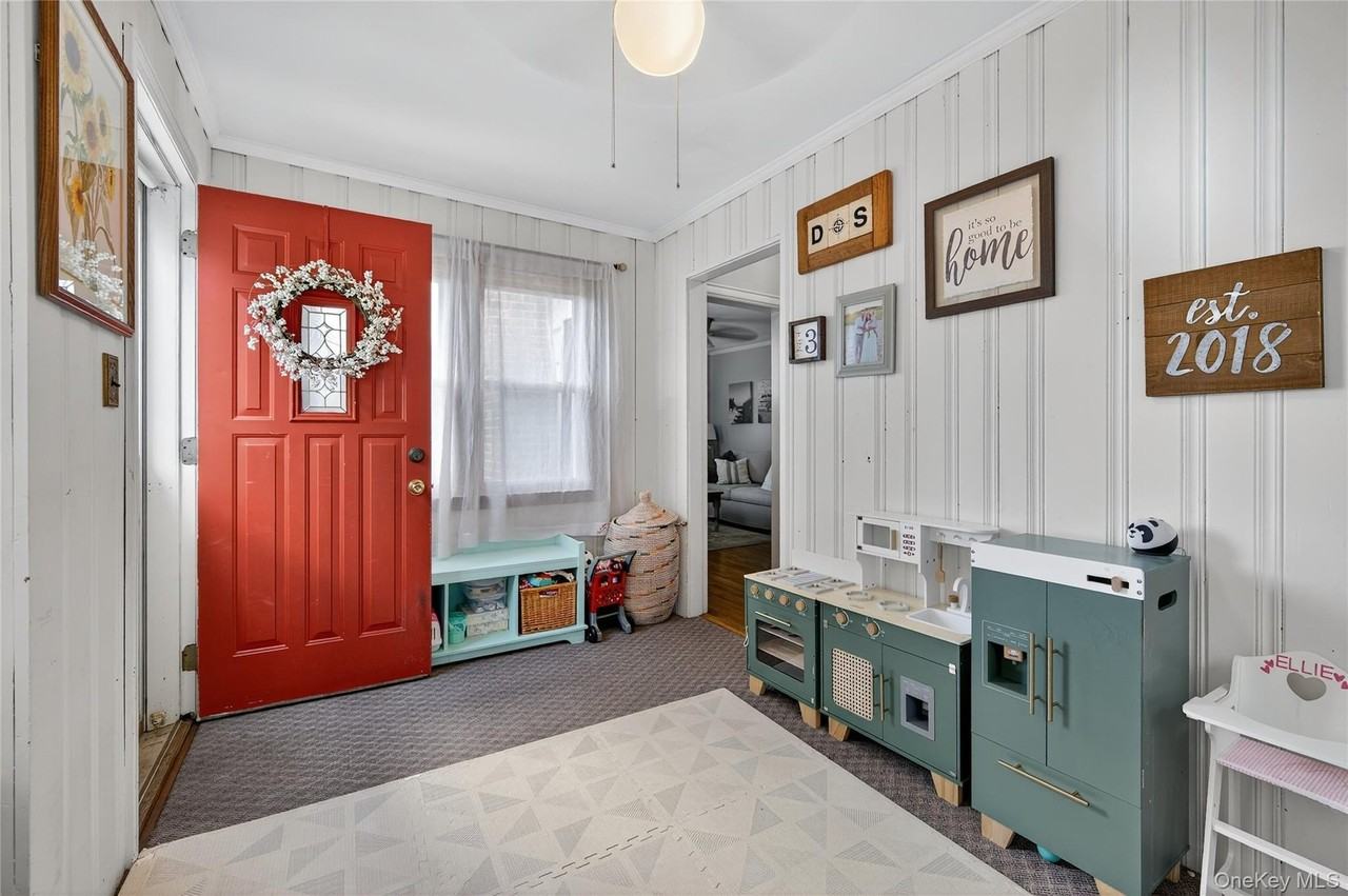 13 Prospect St - Photo 4 of 27