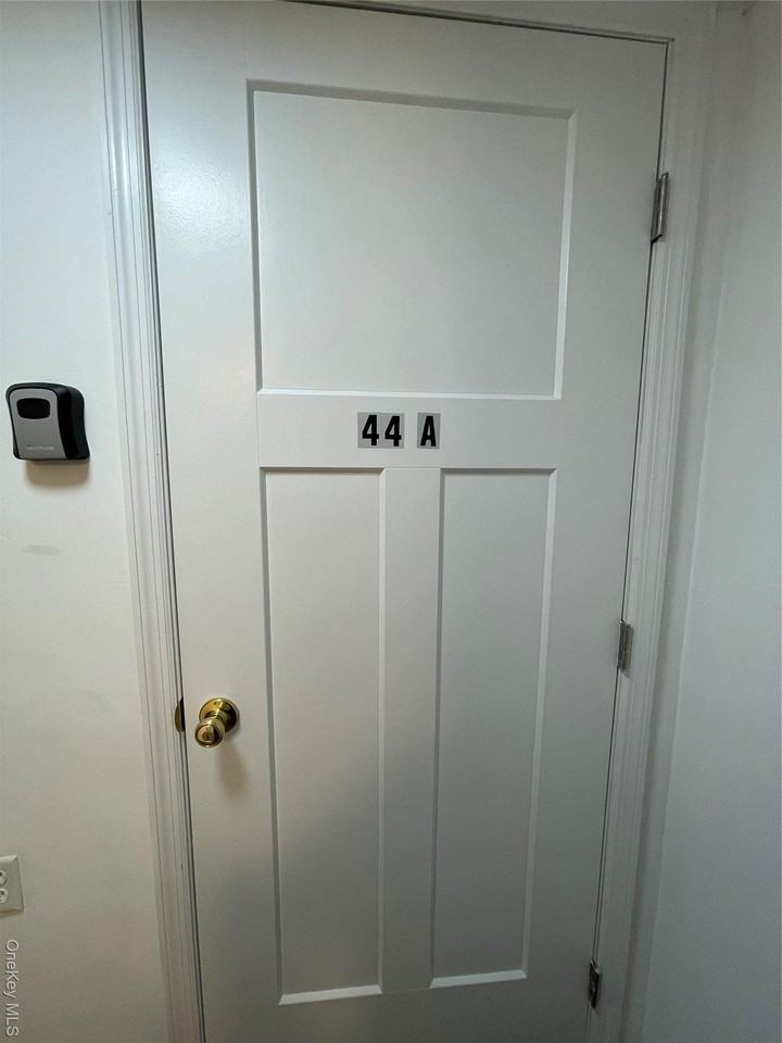 44 E Market St Unit A - Photo 3 of 15