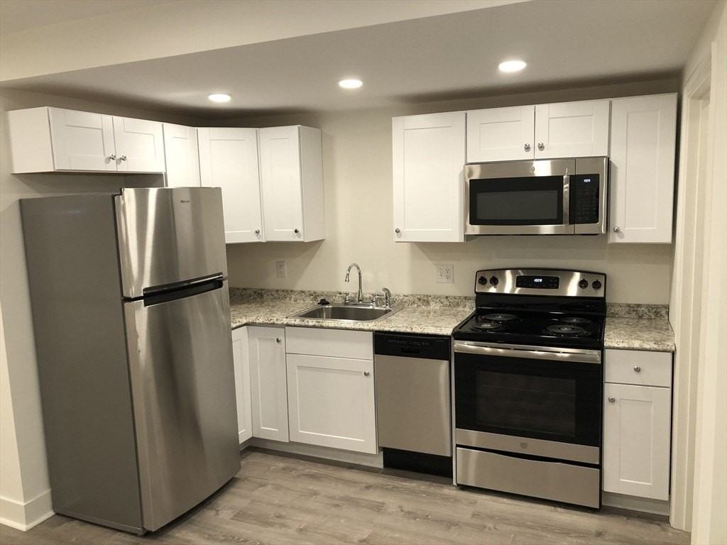 54 Melrose St Apt 1 - Photo 5 of 19