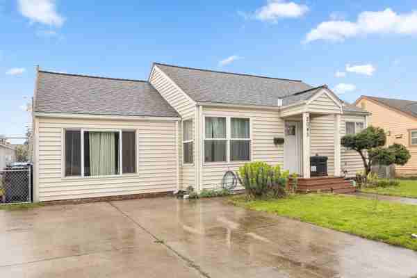 2045 Liberty St Ne #1 - Photo 3 of 29