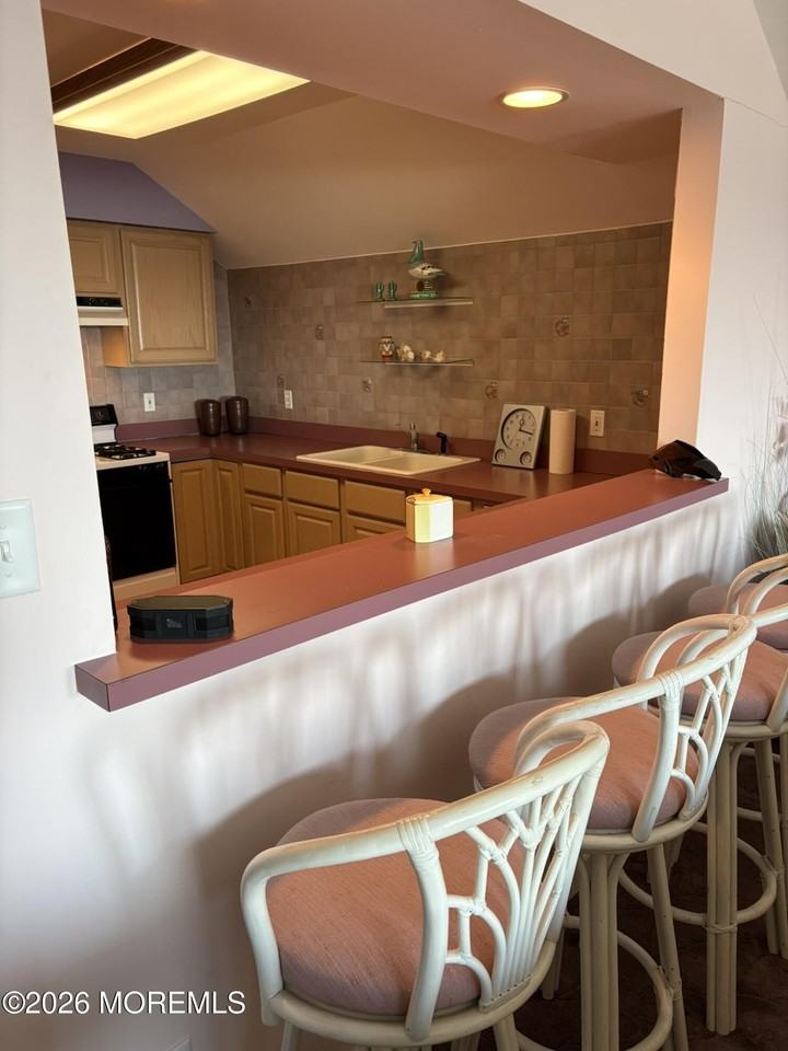 506 S Bayview Ave Unit B4 - Photo 6 of 16