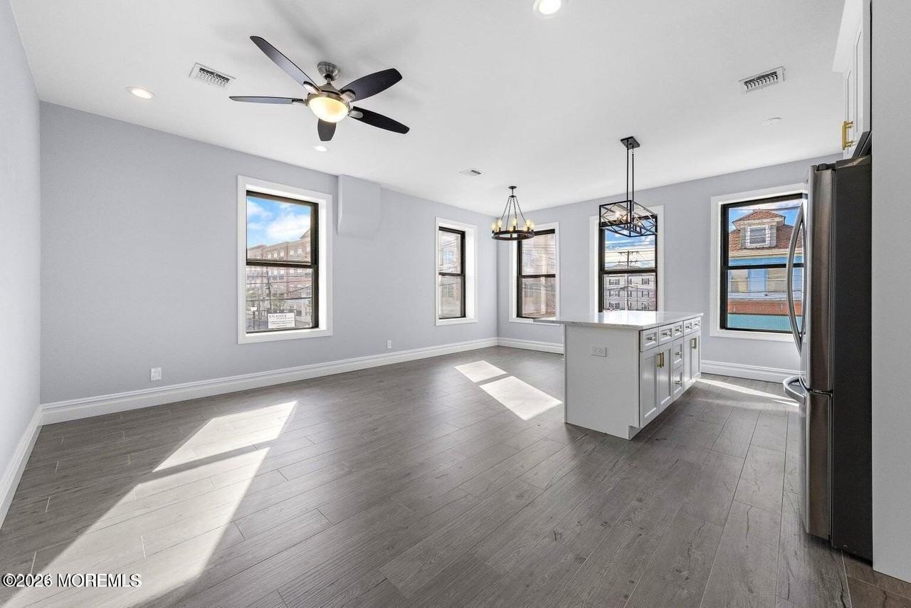 160 Monmouth St Unit 2 - Photo 5 of 27