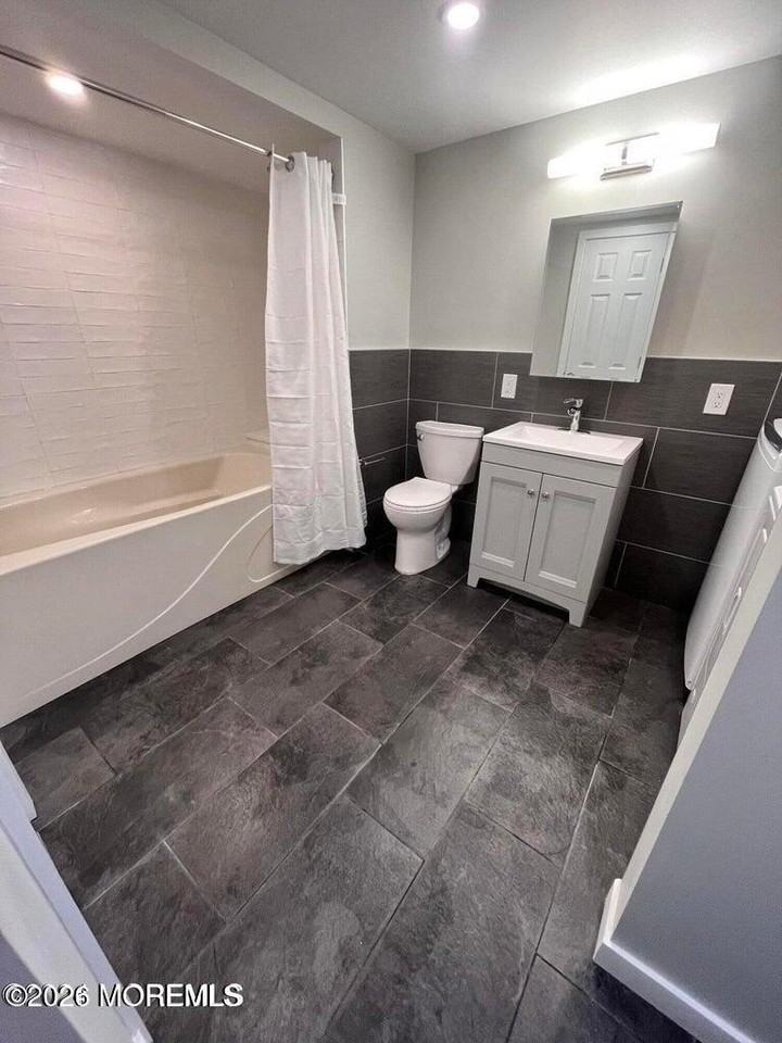 96 Paterson Ave Unit 1 - Photo 7 of 8