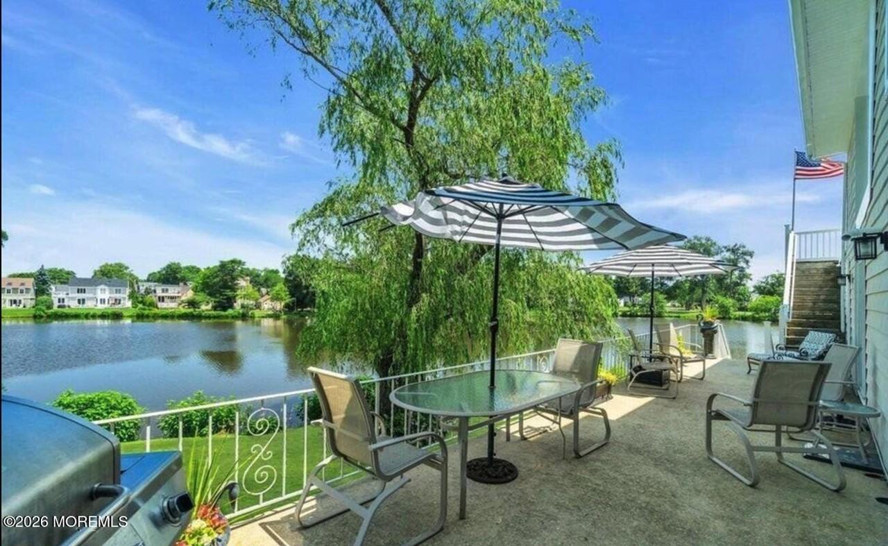 400 Ocean Rd - Photo 4 of 41