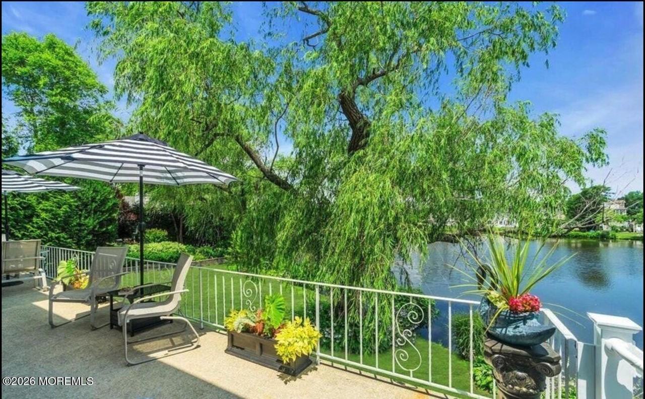 400 Ocean Rd - Photo 5 of 41