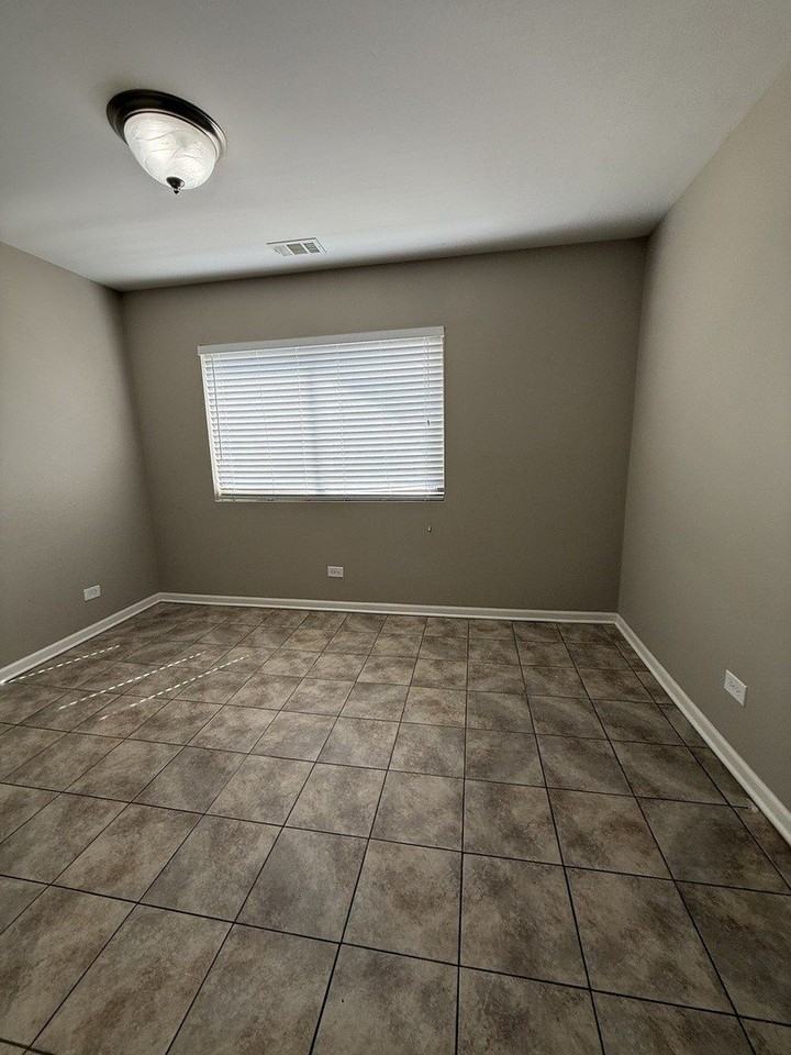 9104 Lincoln Ct Apt 203 - Photo 3 of 8