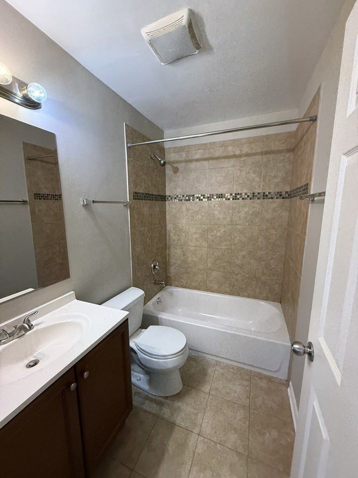 9104 Lincoln Ct Apt 203 - Photo 7 of 8