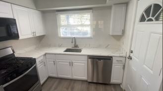 1321 W Sherwin Ave #2B - Photo 1 of 1